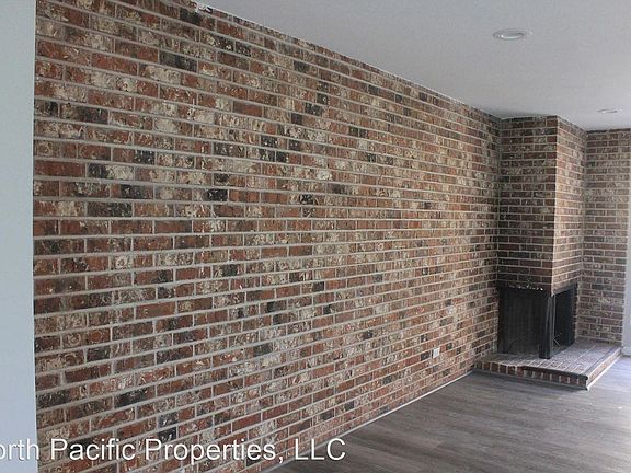 2nd image of 14301 NE 7th Pl APT 2