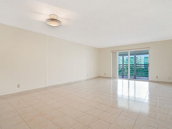 4th image of 111 SE 3rd Avenue #306