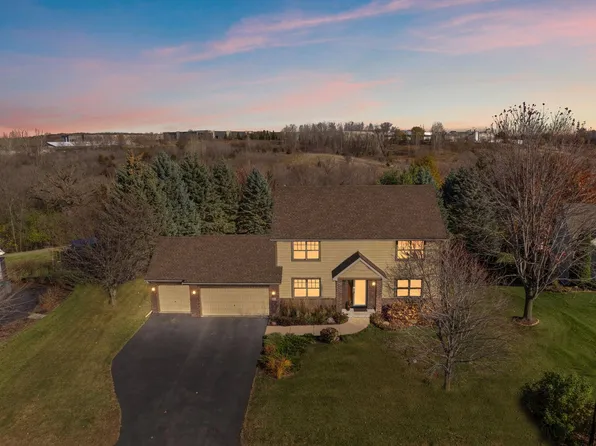 8123 Stone Creek Dr, Chanhassen, MN 55317