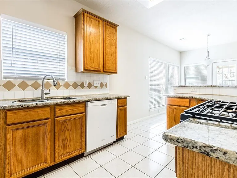 1138 Evandale Ln — Photo 10