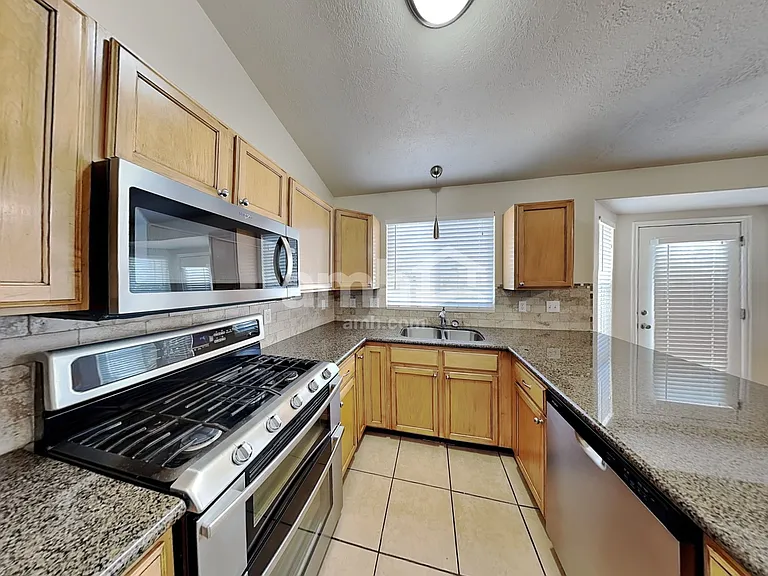 15121 S Moab Way — Photo 3