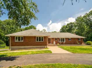 3 Lewis Ln, Chester, NJ 07930