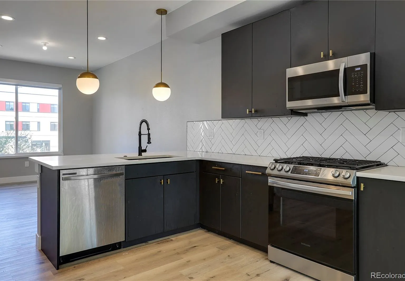 3 bed, 3.5 bath, 1504 sqft, $2,995 — Photo 2