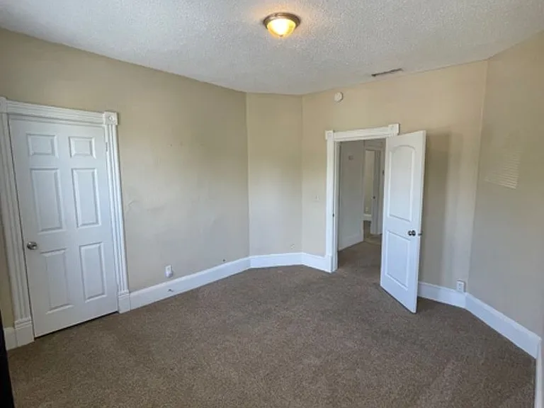 1199 Burr Street — Photo 8