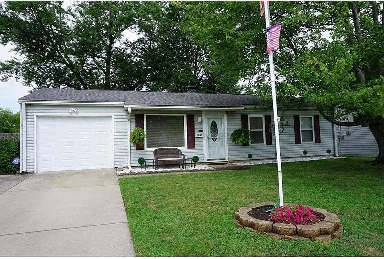 1055 Olympia Dr photo 1