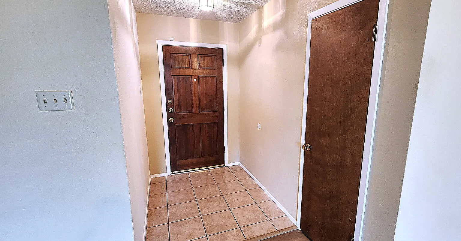 3 bed, 2.0 bath, 1458 sqft, $1,650 — Photo 2