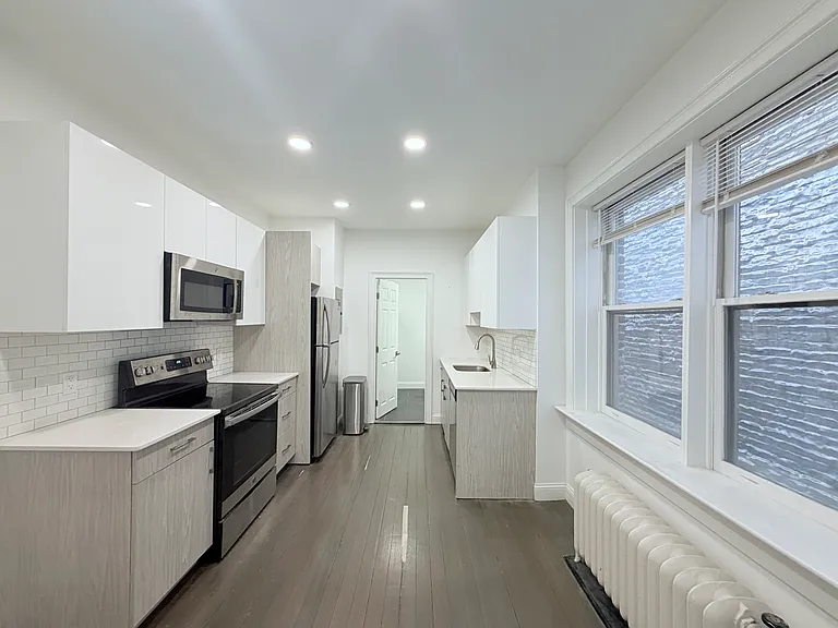 31 Temple St #4R — Photo 1