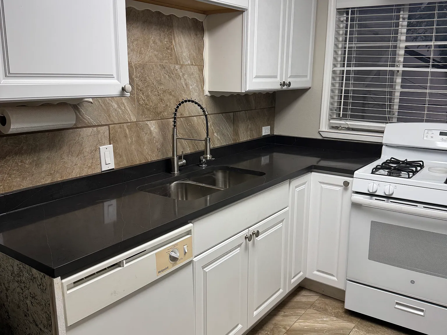 701 Monticello Dr — Photo 4