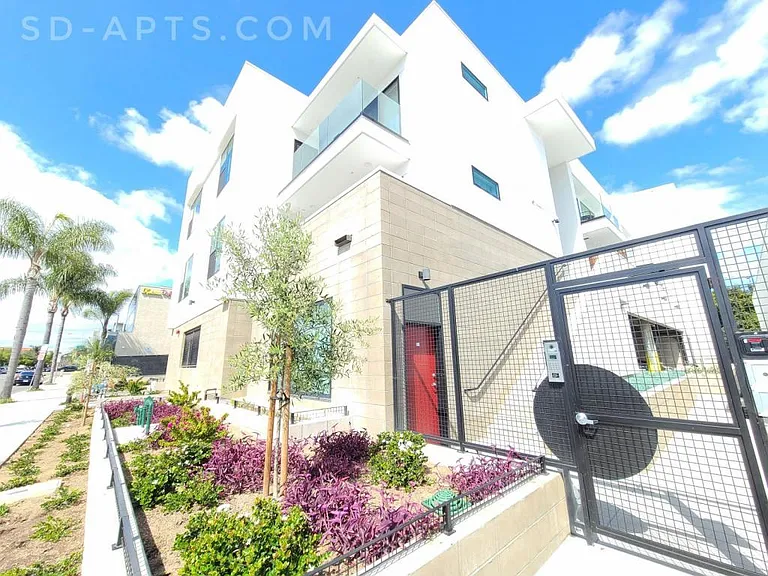 3953 1st Ave #2A — Photo 1