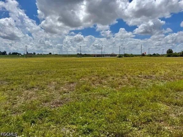 923 NW 32nd Pl, Cape Coral, FL 33993