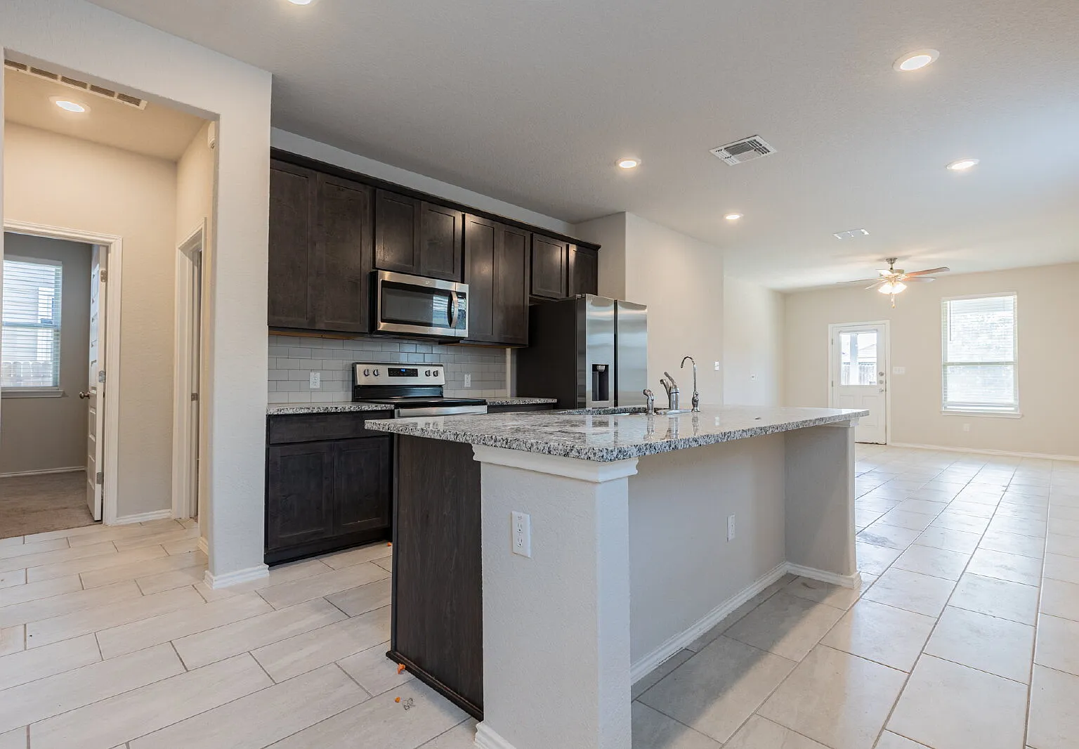 3 bed, 2.0 bath, 1326 sqft, $1,600 — Photo 3