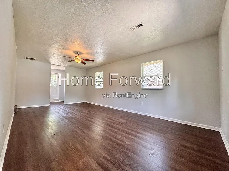 122 Estonia Dr — Photo 15