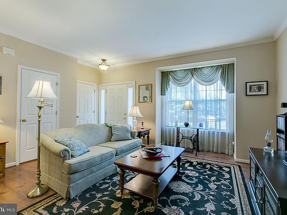 5th image of 4917 Benecia Ln