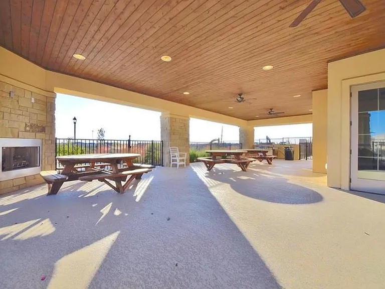 18325 Urbano Dr — Photo 25