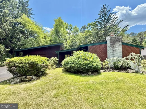 9 S Lakeside Dr W, Medford, NJ 08055