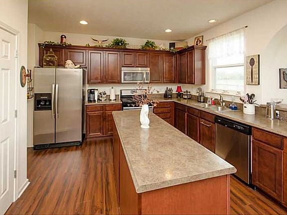 5th image of 8814 N Aspen Way