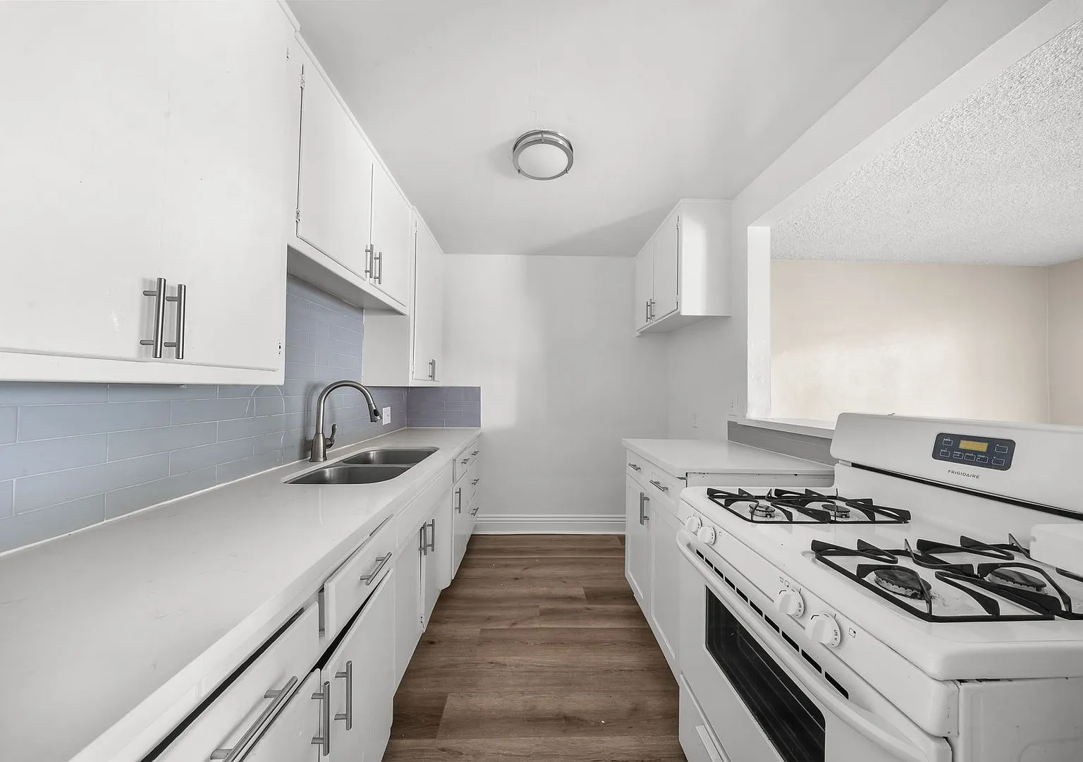 405 W 10th St — Photo 3