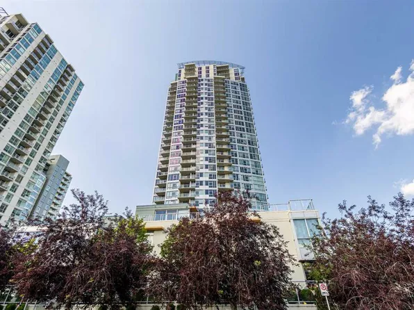 99 NW Spruce Pl SW #807, Calgary, AB T3C 3X7