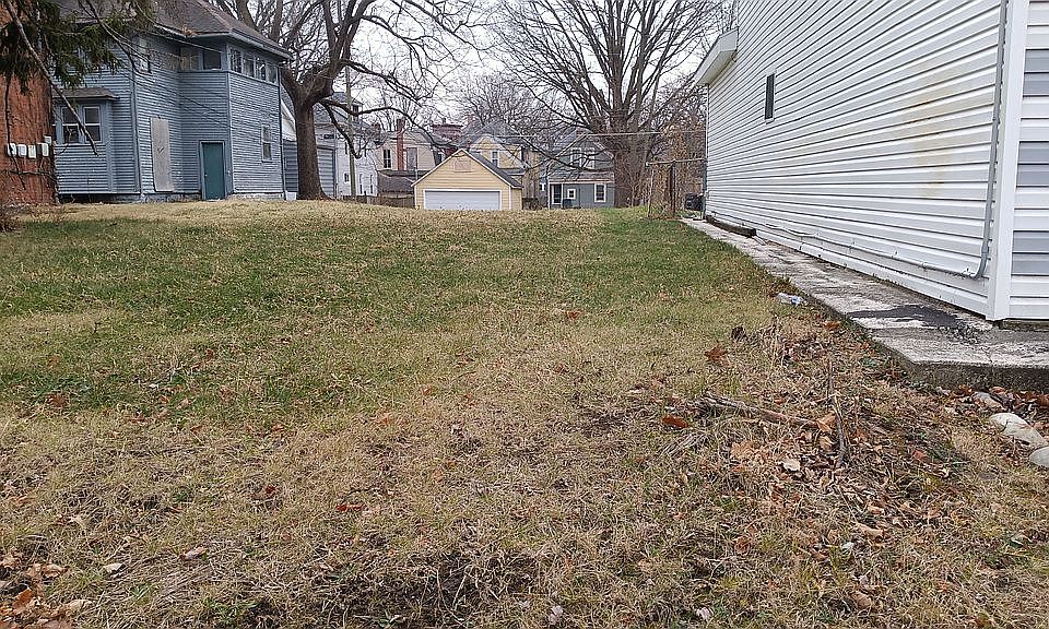2nd image of 307 W Dewald St