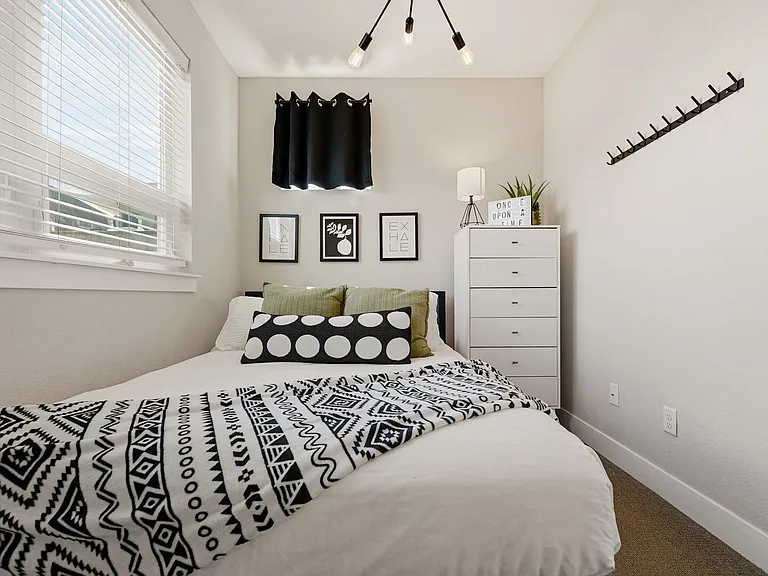 1731 Irving St #105 — Photo 43