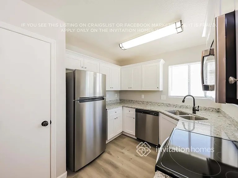 10212 N 88th Dr — Photo 6
