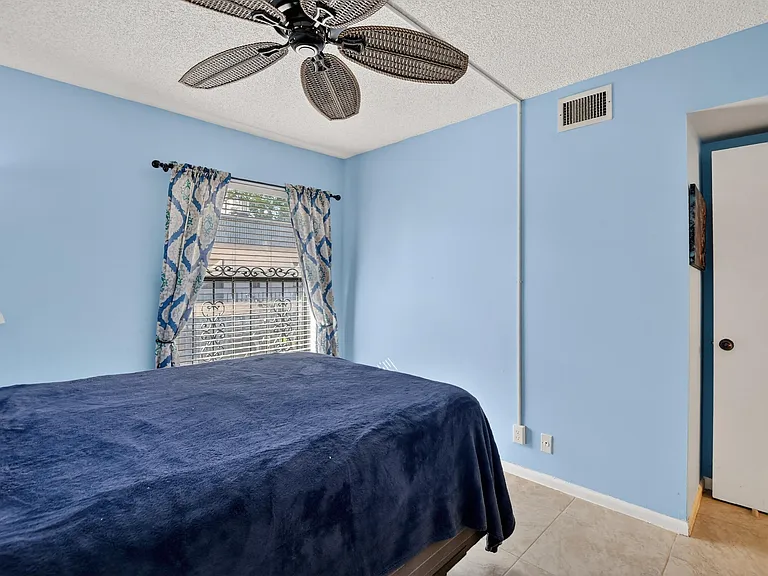 265 SE 10th St #11C — Photo 26