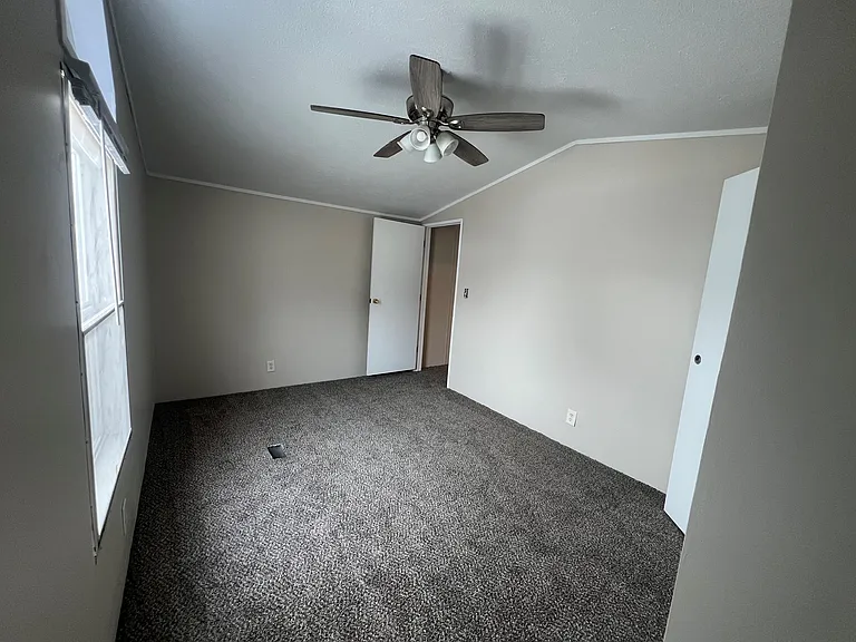 St. Clair Place — Photo 20