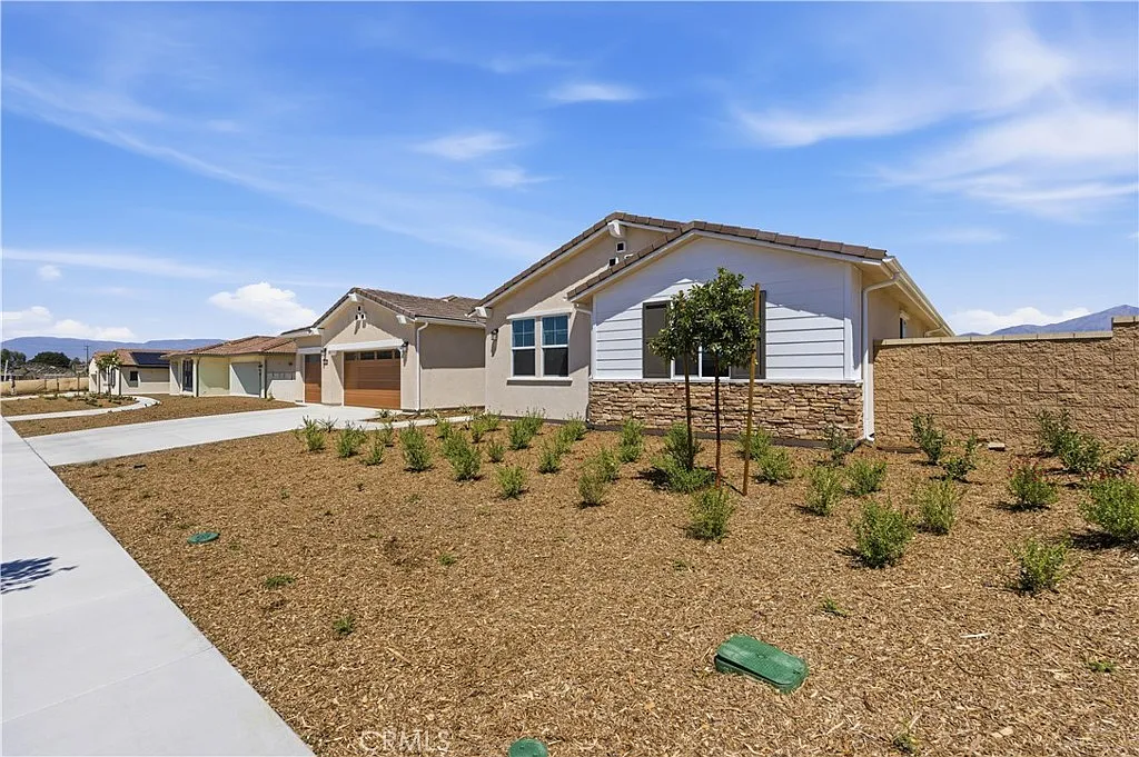Building Photo - 11647 Saddleback Dr