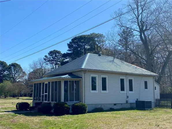21464 Twin Hill Ln, Carrollton, VA 23314