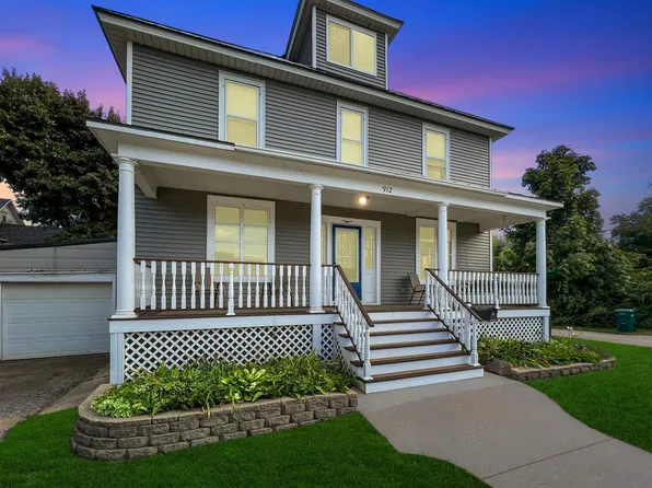 912 Pierce Ave, Marinette, WI 54143