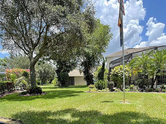 4th image of 1360 Camden Ct