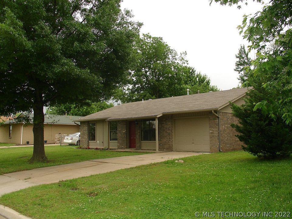 1st image of 14427 S Oak Ct