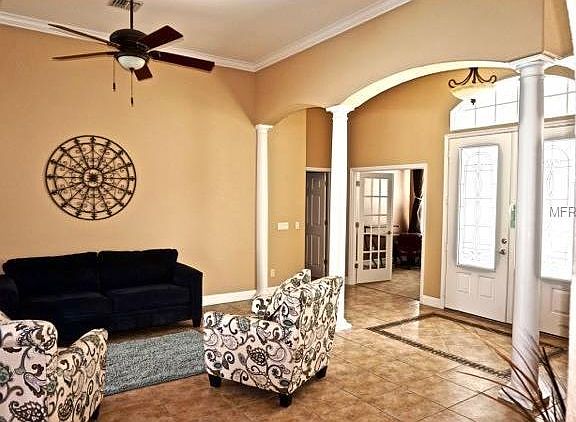 3rd image of 1011 Carriage Park Dr