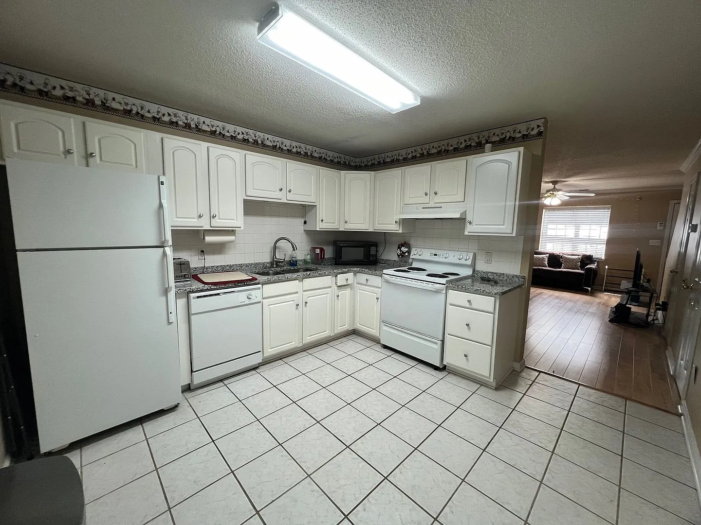 2 bed 2.5 bath townhouse — Photo 1