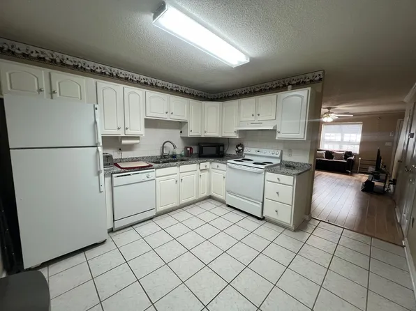 100 Woodstone Dr APT 33, Athens, GA 30605