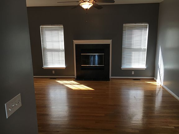 Living room/raised fireplace