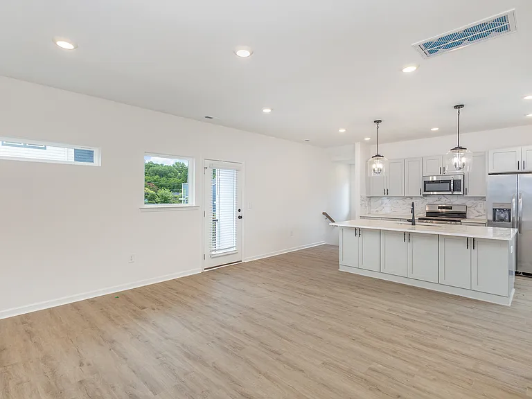 1205 Lomax Ave — Photo 13
