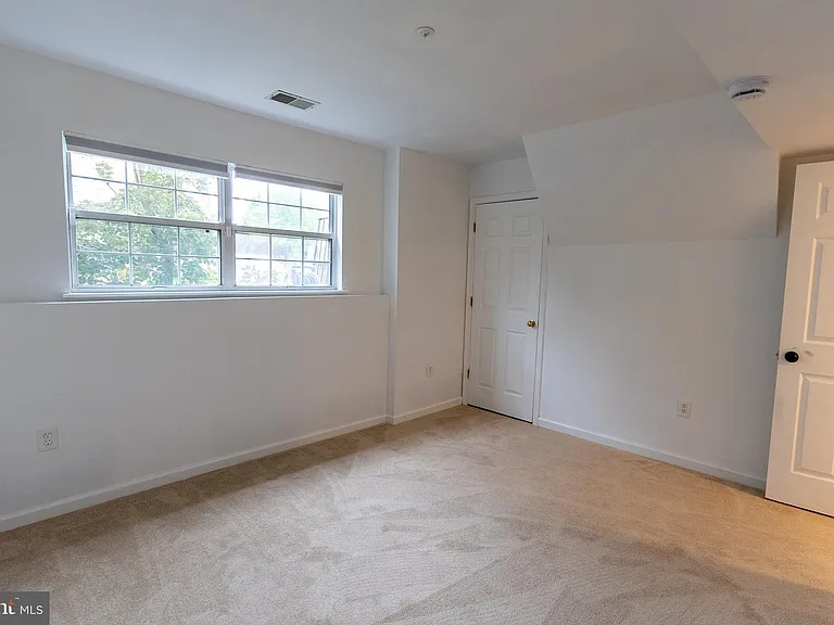 2403 Baikal Loop — Photo 10