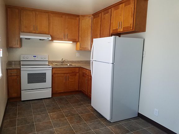 3rd image of 2619 Laurel St APT 6