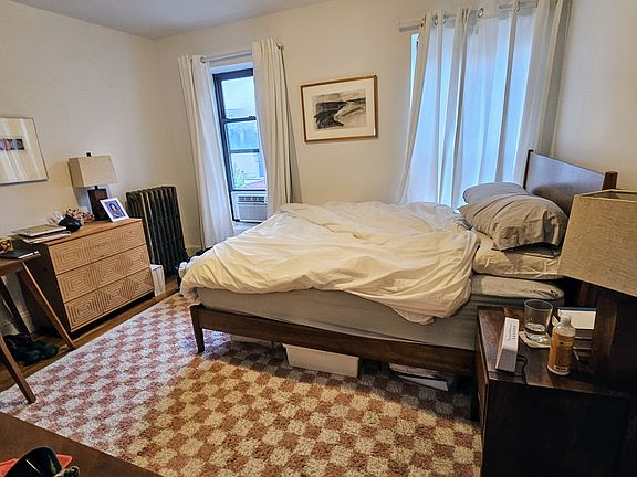 4th image of 251 Baltic St #4