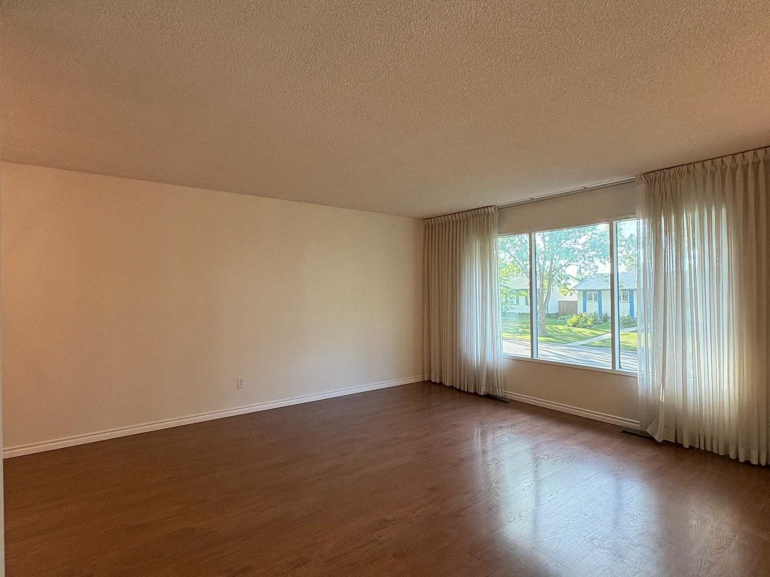 376 Wales Avenue - 1 — Photo 4