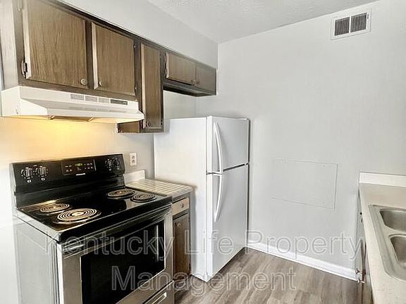 4th image of 433 Harrodswood Rd Unit 2