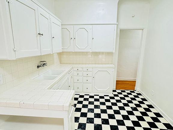 3rd image of 8323 Blackburn Ave #1