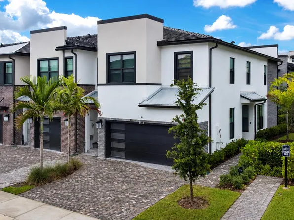 8358 NW 7th Place, Plantation, FL 33324