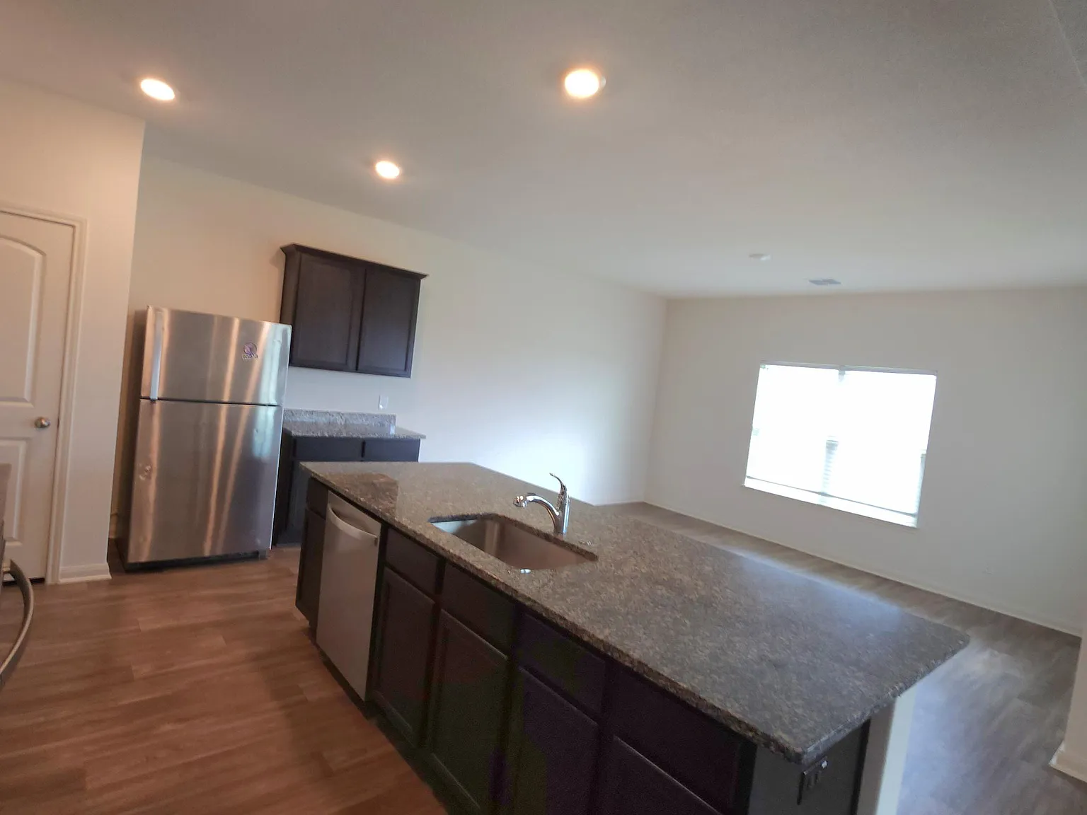 4 bed, 2.5 bath, 2198 sqft, $1,850 — Photo 4