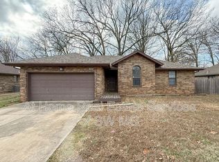 945 S Alex Ave, Springfield, MO 65802