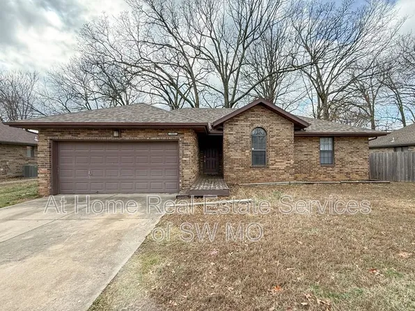 945 S Alex Ave, Springfield, MO 65802