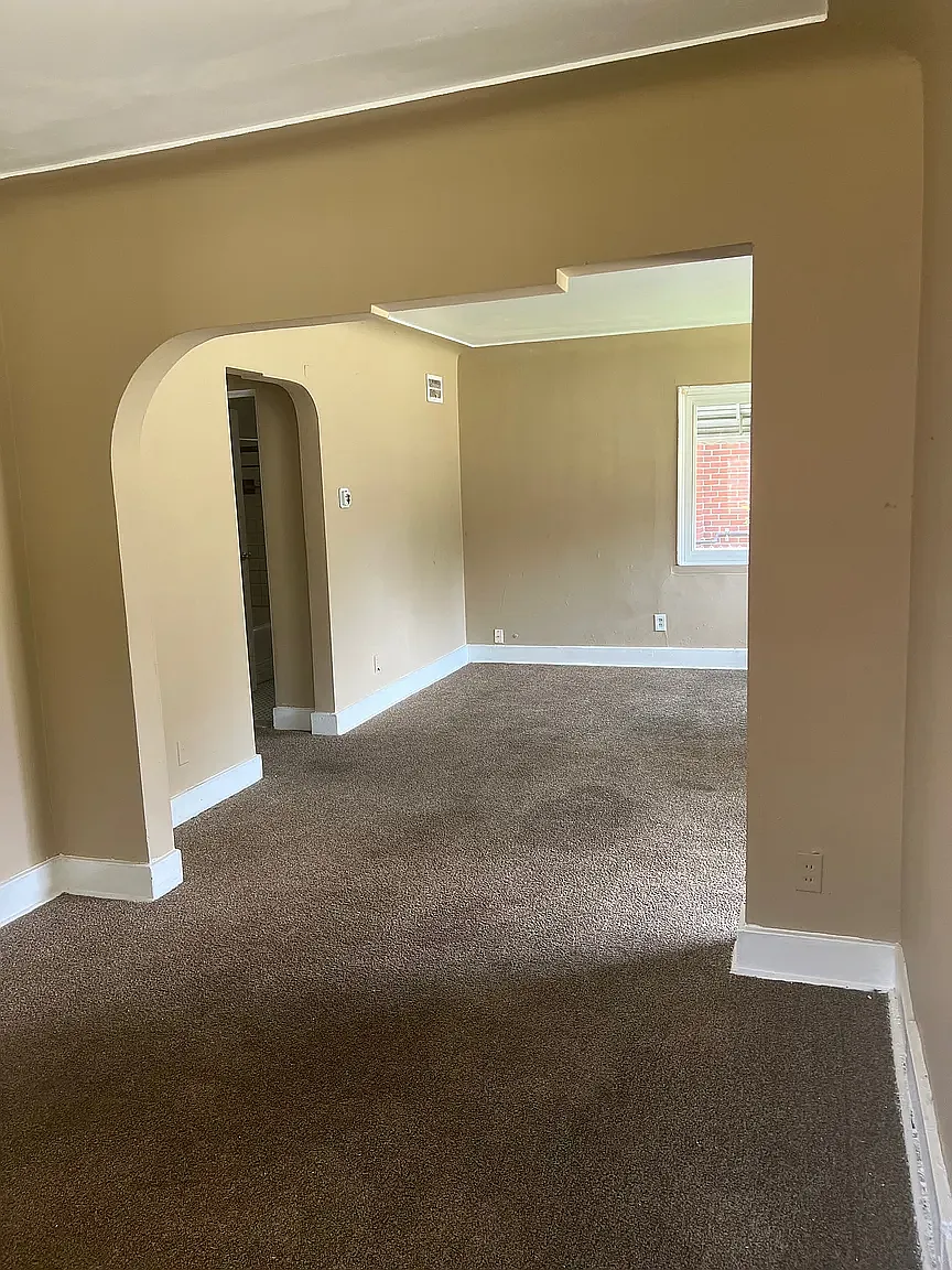 3 bed, 1200 sqft, $1,400 — Photo 2