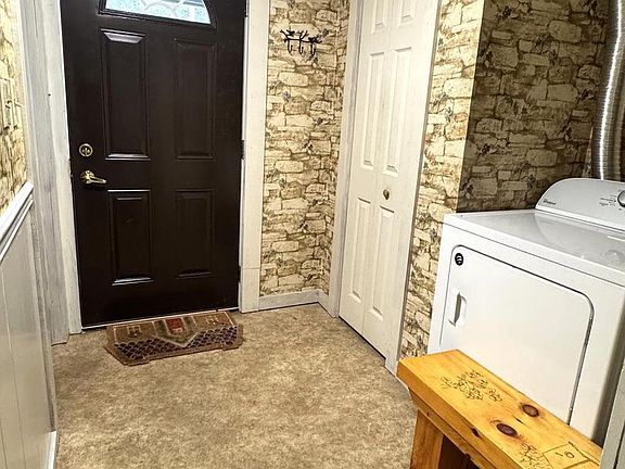 3rd image of 435 Laurel Run Rd