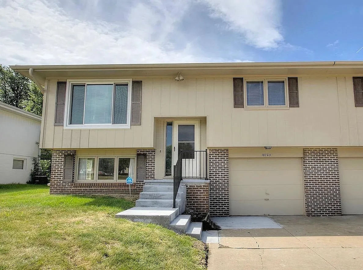 3 bed, 1200 sqft, $1,700 — Photo 2